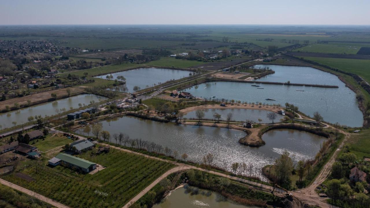 Sun City Vizisport Paradicsom Hódmezővásárhely Esterno foto